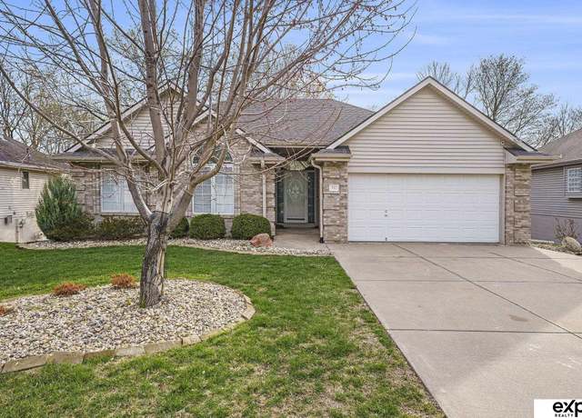 Property at 301 Avian Cir S, Bellevue, NE 68005, 3 beds, 2.5 baths