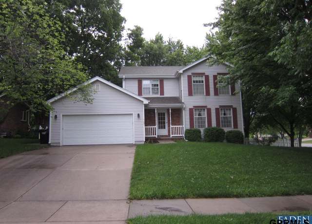 Property at 7401 Poplar Rd, Lincoln, NE 68506, 3 beds, 3 baths