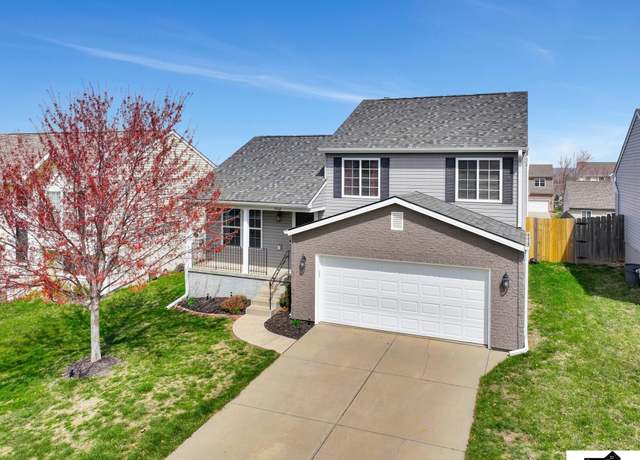 Property at 19610 U St, Omaha, NE 68135, 3 beds, 2 baths