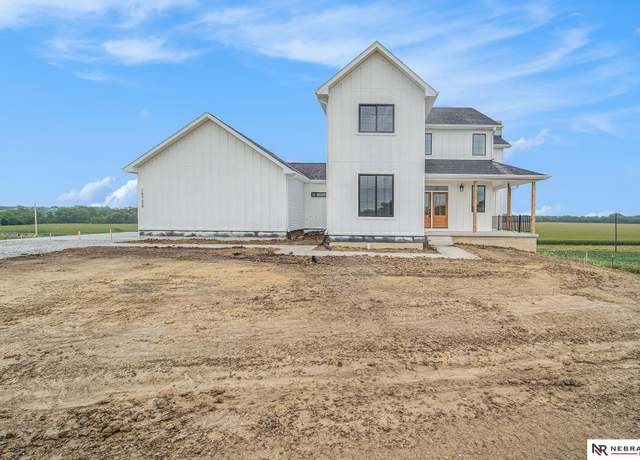 Property at 19720 Long View Ln, Hickman, NE 68372, 6 beds, 4 baths