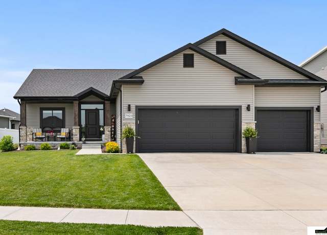 Property at 7923 S 68th St, Lincoln, NE 68516, 4 beds, 3 baths