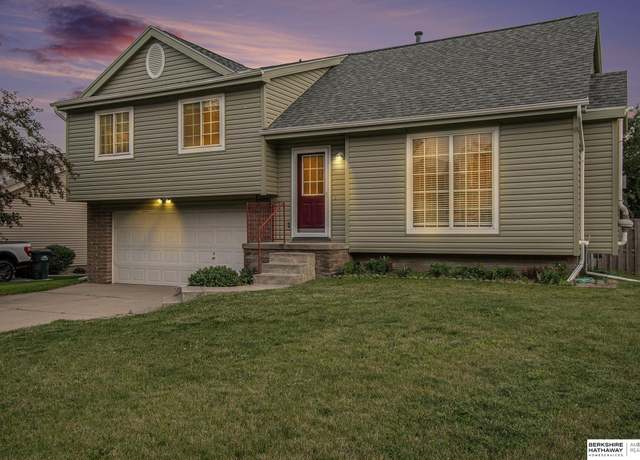 Property at 1405 Durham Dr, Papillion, NE 68133, 3 beds, 2 baths