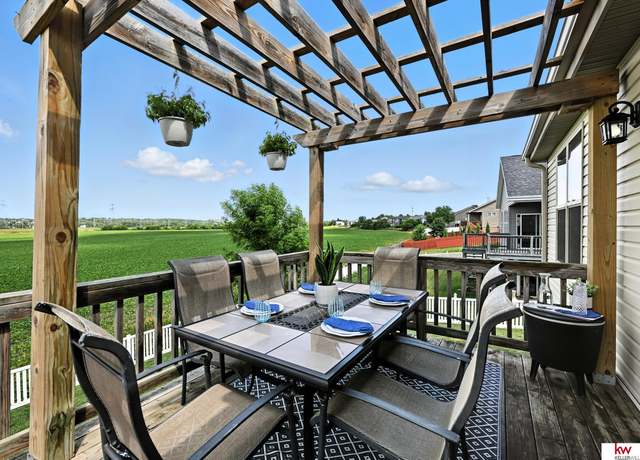 Property at 2206 Alexandra Rd, Papillion, NE 68133, 3 beds, 3 baths
