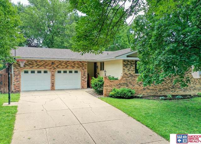 Property at 2710 S 75th St, Lincoln, NE 68506, 5 beds, 3 baths