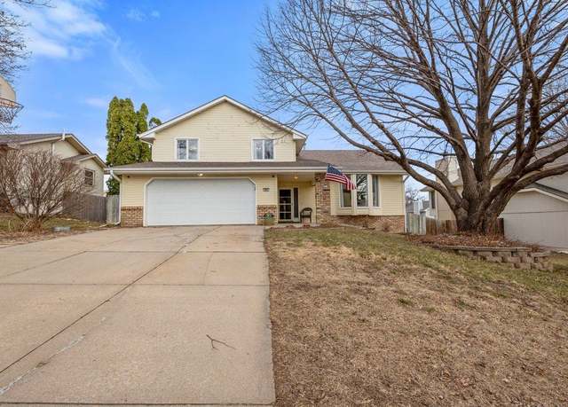 Property at 926 Iron Rd, Papillion, NE 68046, 3 beds, 2.5 baths