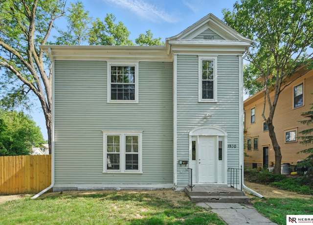 Property at 1900 Euclid Ave, Lincoln, NE 68502, 4 beds, 2 baths