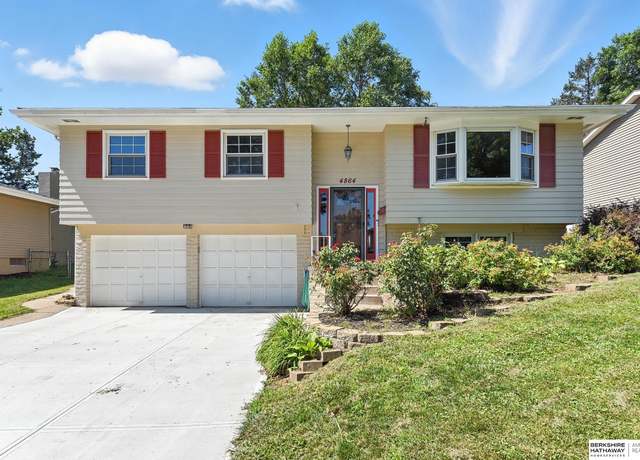 Property at 4864 S 93 Ave, Omaha, NE 68127, 3 beds, 2.5 baths