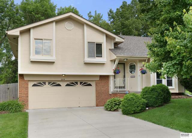 Property at 2119 Corn Dr, Papillion, NE 68046, 3 beds, 2 baths
