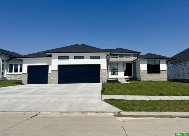Property at 5425 N 212 St, Elkhorn, NE 68022, 6 beds, 3.5 baths