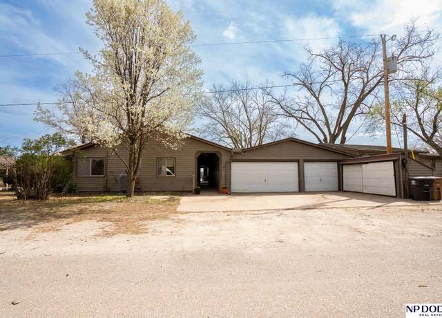 Property at 44 Willow Point Dr, Ashland, NE 68003, 3 beds, 2 baths