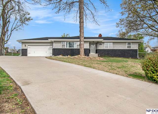 Property at 8402 S 26 St, Bellevue, NE 68147, 3 beds, 1.5 baths