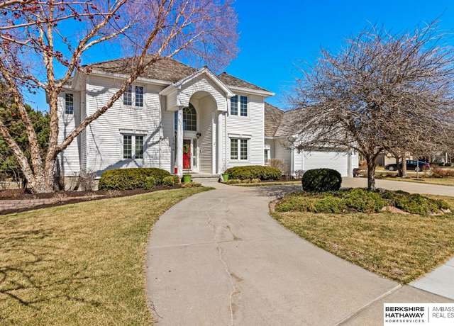 Property at 17616 Troon Cir, Omaha, NE 68136, 4 beds, 3.5 baths