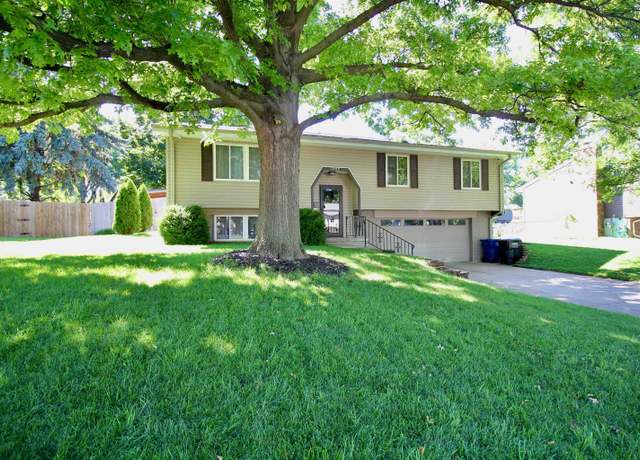 Property at 7202 S 75th St, La Vista, NE 68128, 3 beds, 2.5 baths