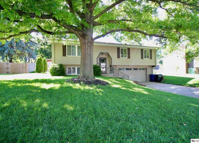 Property at 7202 S 75th St, La Vista, NE 68128, 3 beds, 2.5 baths
