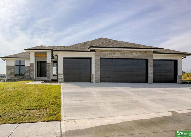 Property at 10113 Laramie St, Papillion, NE 68046, 6 beds, 3 baths