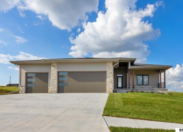 Property at 20120 V St, Omaha, NE 68135, 6 beds, 3 baths