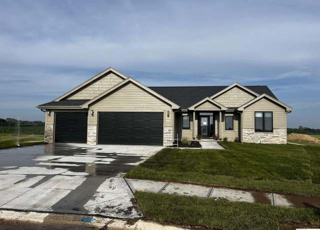Property at 1010 Bluejay Cir, Ashland, NE 68003, 5 beds, 3 baths