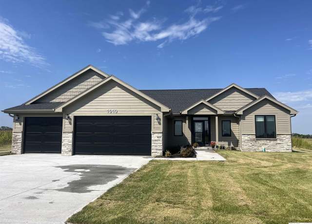 Property at 1010 Bluejay Cir, Ashland, NE 68003, 5 beds, 3 baths