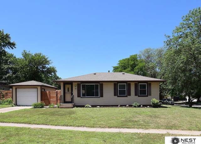Property at 551 NW 9 St, Lincoln, NE 68528, 3 beds, 2 baths