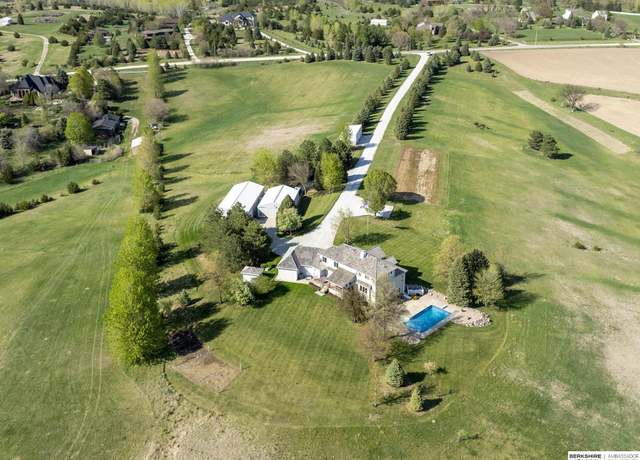 Property at 23171 Harrison St, Gretna, NE 68028, 4 beds, 3.5 baths