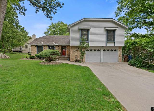 Property at 404 Martin Dr, Bellevue, NE 68005, 4 beds, 2.5 baths