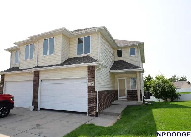 Property at 9217 Arcadia Ave, Omaha, NE 68134, 3 beds, 2.5 baths
