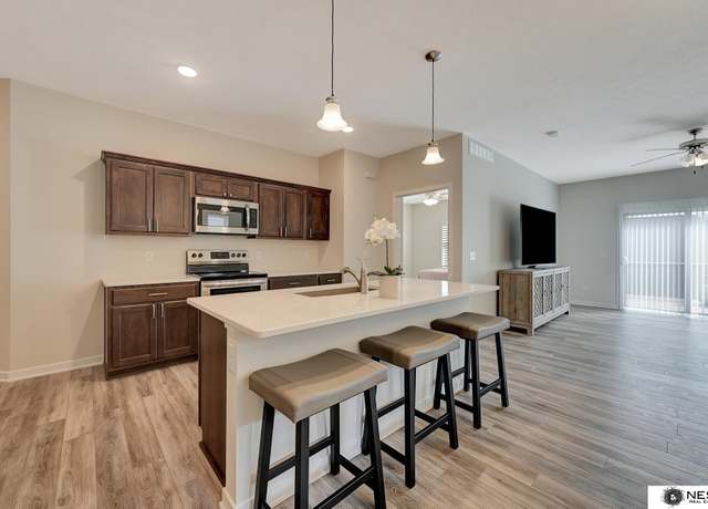 Property at 6130 S 87th St, Lincoln, NE 68526, 3 beds, 3 baths