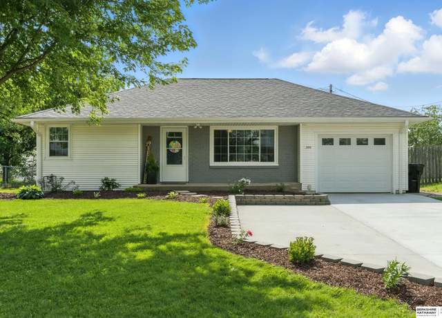 Property at 300 S Pine St, Valley, NE 68064, 2 beds, 1.5 baths