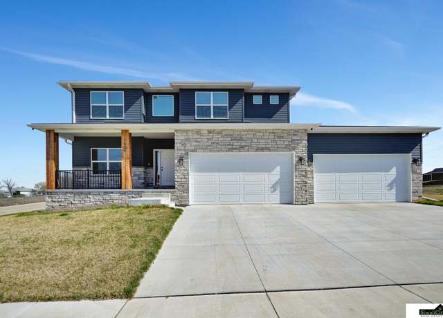 Property at 7500 Jimmie Ave, Lincoln, NE 68516, 4 beds, 2.5 baths