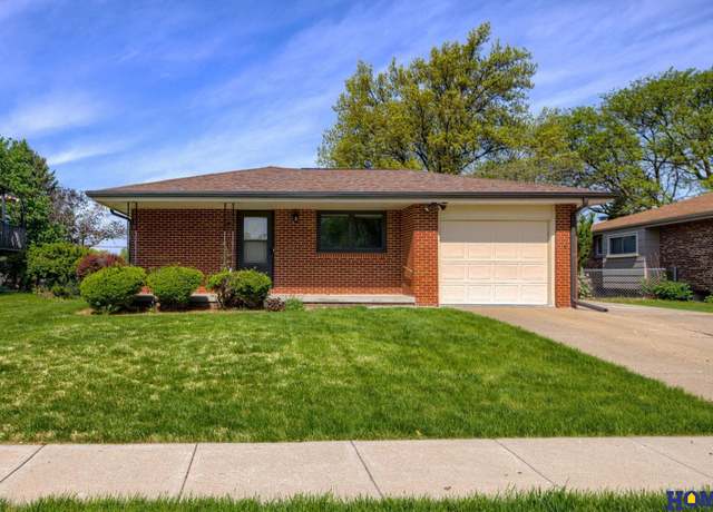 Property at 4741 S 47th St, Lincoln, NE 68516, 3 beds, 2.5 baths