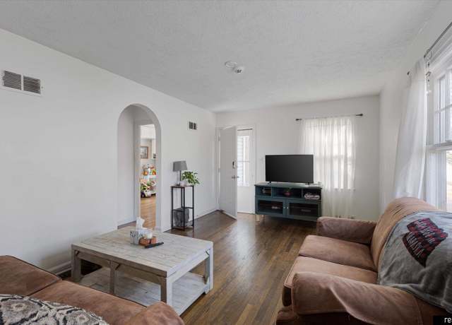 Property at 5850 Ruggles St, Omaha, NE 68104, 4 beds, 1 bath