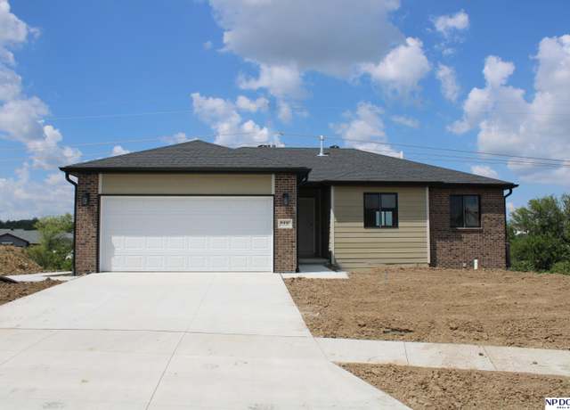 Property at 6441 N 13th Ct, Lincoln, NE 68514, 3 beds, 2.5 baths
