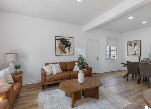 Property at 2415 S 25th St, Omaha, NE 68105, 3 beds, 1 bath