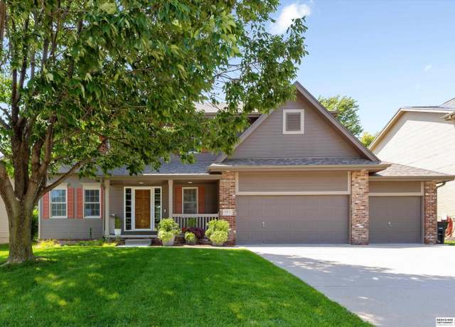 Property at 6504 N 159th St, Omaha, NE 68116, 4 beds, 2.5 baths
