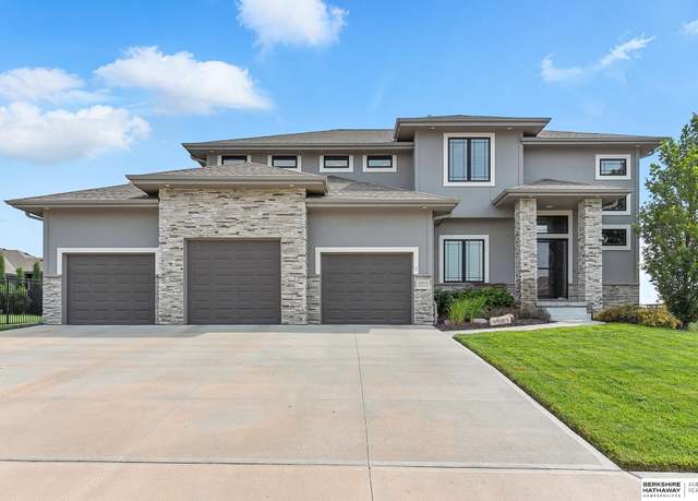 Property at 18716 Hampton Dr, Omaha, NE 68136, 5 beds, 4.5 baths