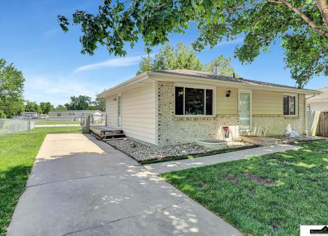 Property at 1206 W Ryons St, Lincoln, NE 68522, 4 beds, 2 baths