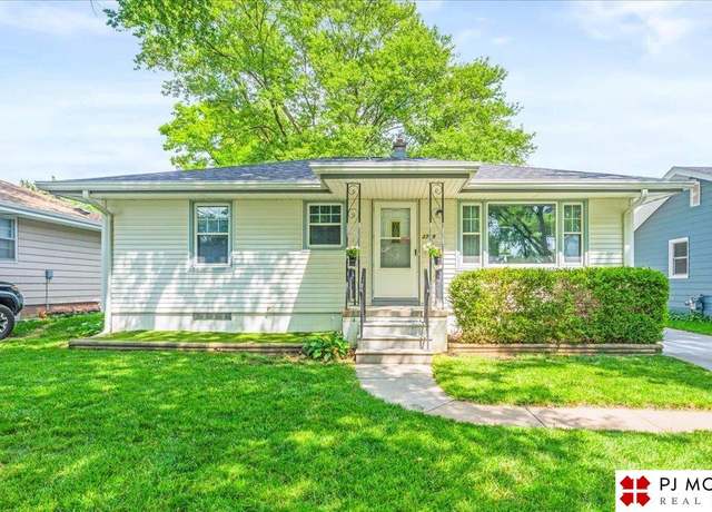 Property at 3719 S 49th Ave, Omaha, NE 68106, 3 beds, 2 baths