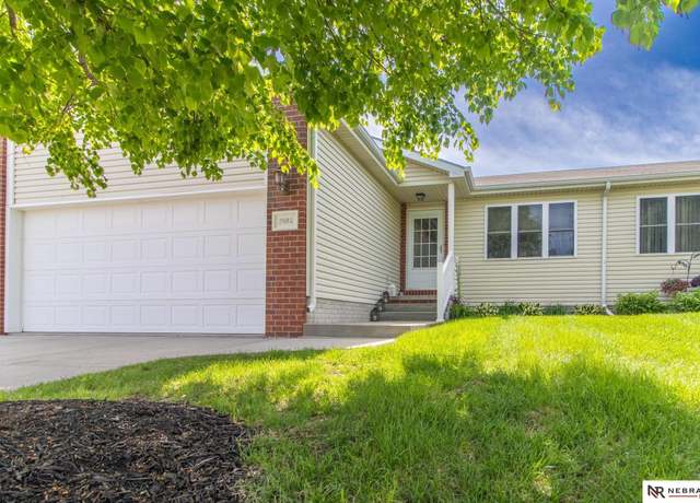 Property at 2085 Colorado Dr, Lincoln, NE 68521, 2 beds, 2.5 baths