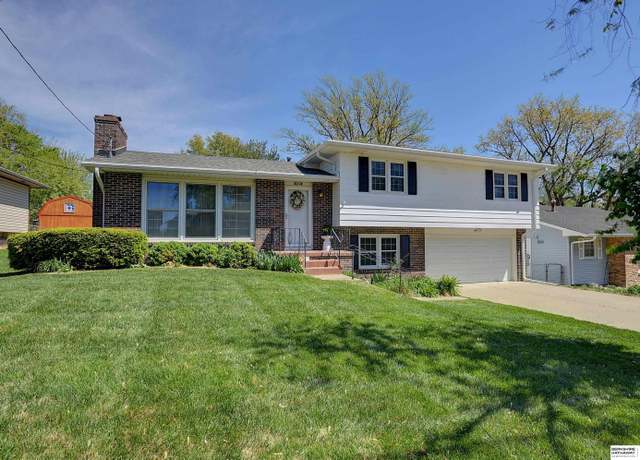 Property at 2214 Lloyd St, Bellevue, NE 68005, 3 beds, 2.5 baths