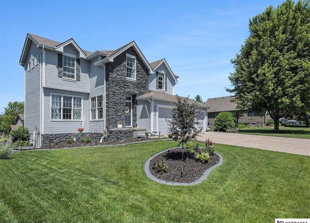 Property at 9510 S 27th St, Bellevue, NE 68147, 4 beds, 3.5 baths