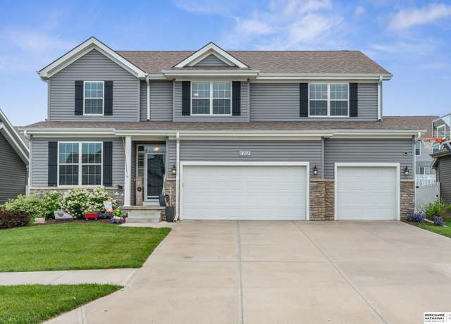 Property at 8208 N 172nd St, Bennington, NE 68007, 4 beds, 2.5 baths