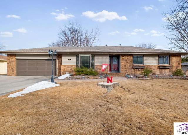 Property at 6705 Brookridge St, Omaha, NE 68137, 3 beds, 3 baths