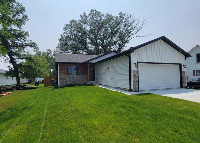 Property at 129 E 5th St, Valparaiso, NE 68065, 3 beds, 2 baths