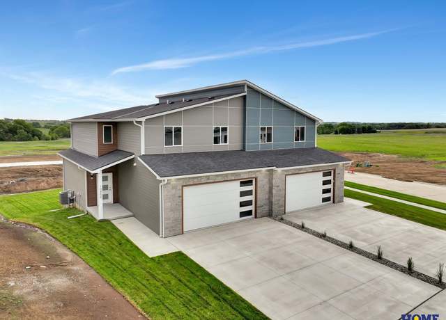 Property at 10856 Legends Ln, Lincoln, NE 68527, 4 beds, 3.5 baths