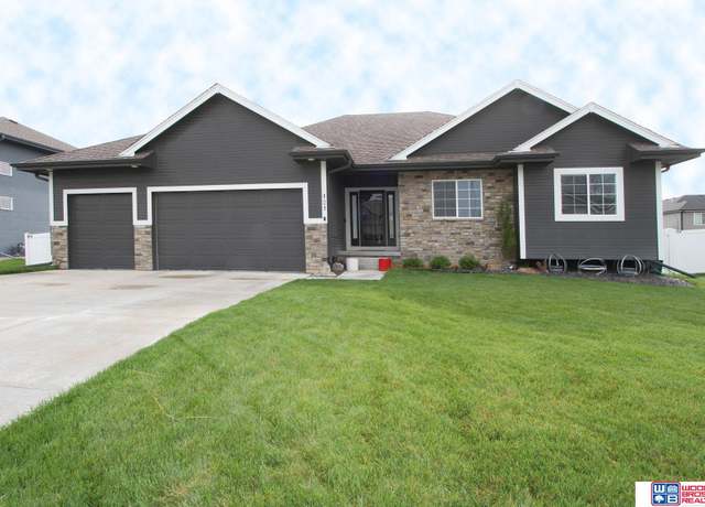 Property at 121 N 32nd St, Ashland, NE 68003, 4 beds, 3.5 baths