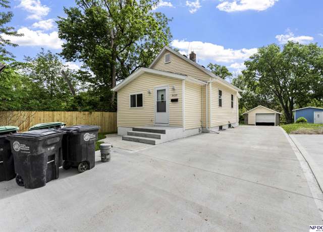 Property at 5435 S 18th St, Omaha, NE 68107, 2 beds, 2 baths