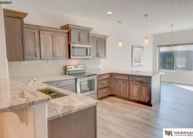 Property at 8854 Bristlecone Dr, Lincoln, NE 68526, 2 beds, 2.5 baths