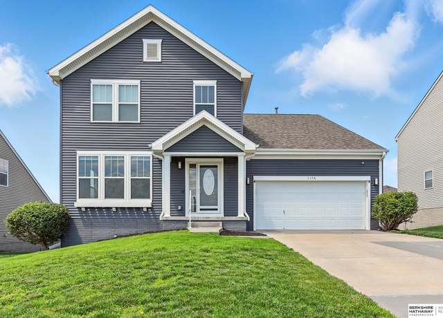 Property at 1114 Walnut Creek St, Papillion, NE 68046, 4 beds, 3.5 baths
