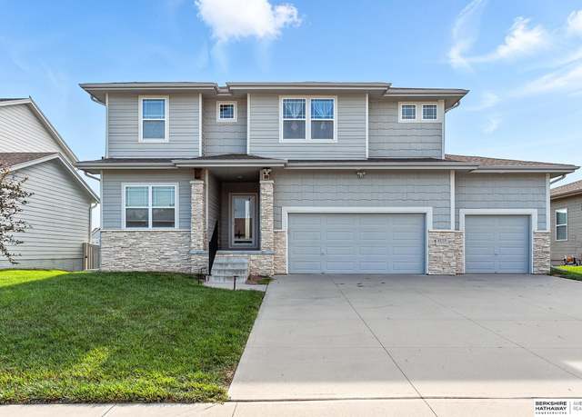 Property at 8620 S 168th Ave, Omaha, NE 68136, 5 beds, 3.5 baths