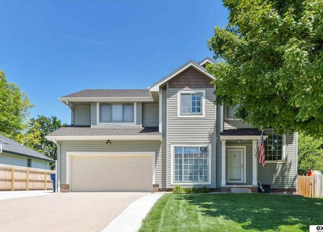 Property at 1912 Franklin Dr, Papillion, NE 68133, 4 beds, 3.5 baths
